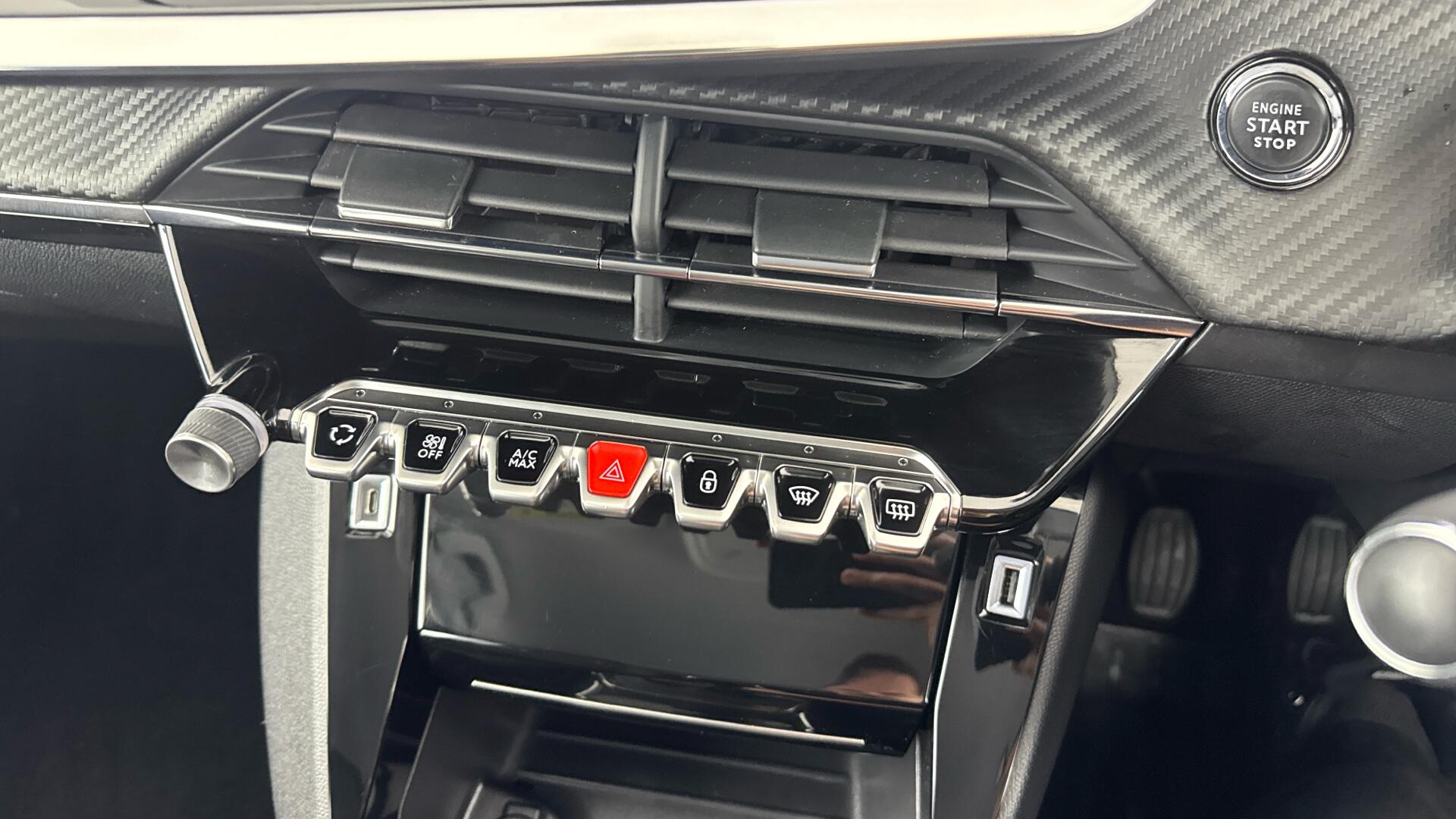 Peugeot 208 view 33