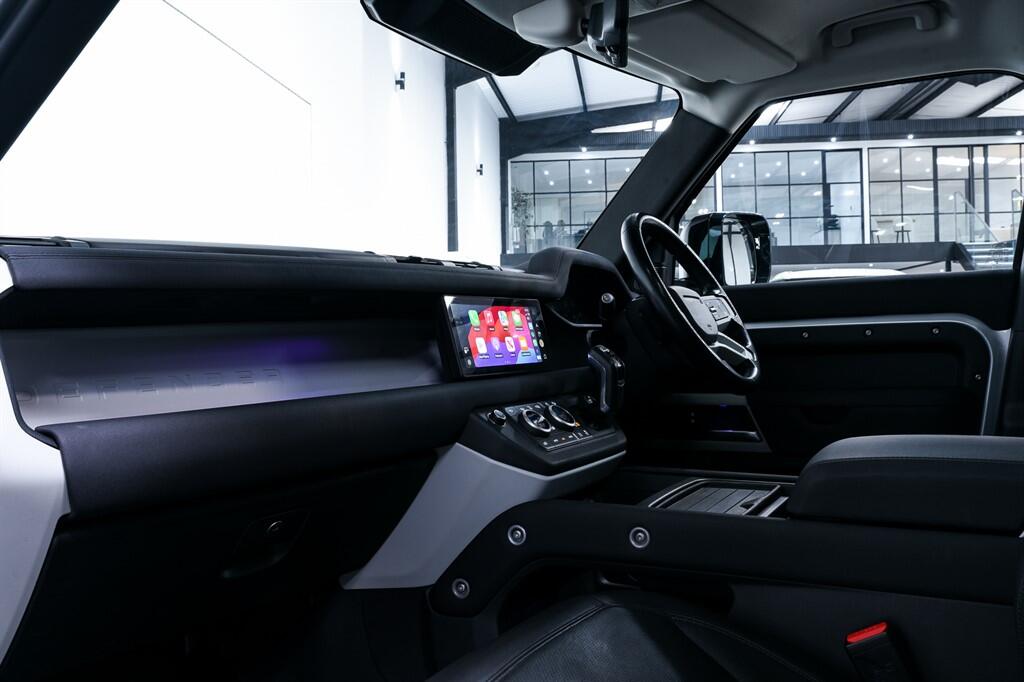 Land Rover Defender view 14