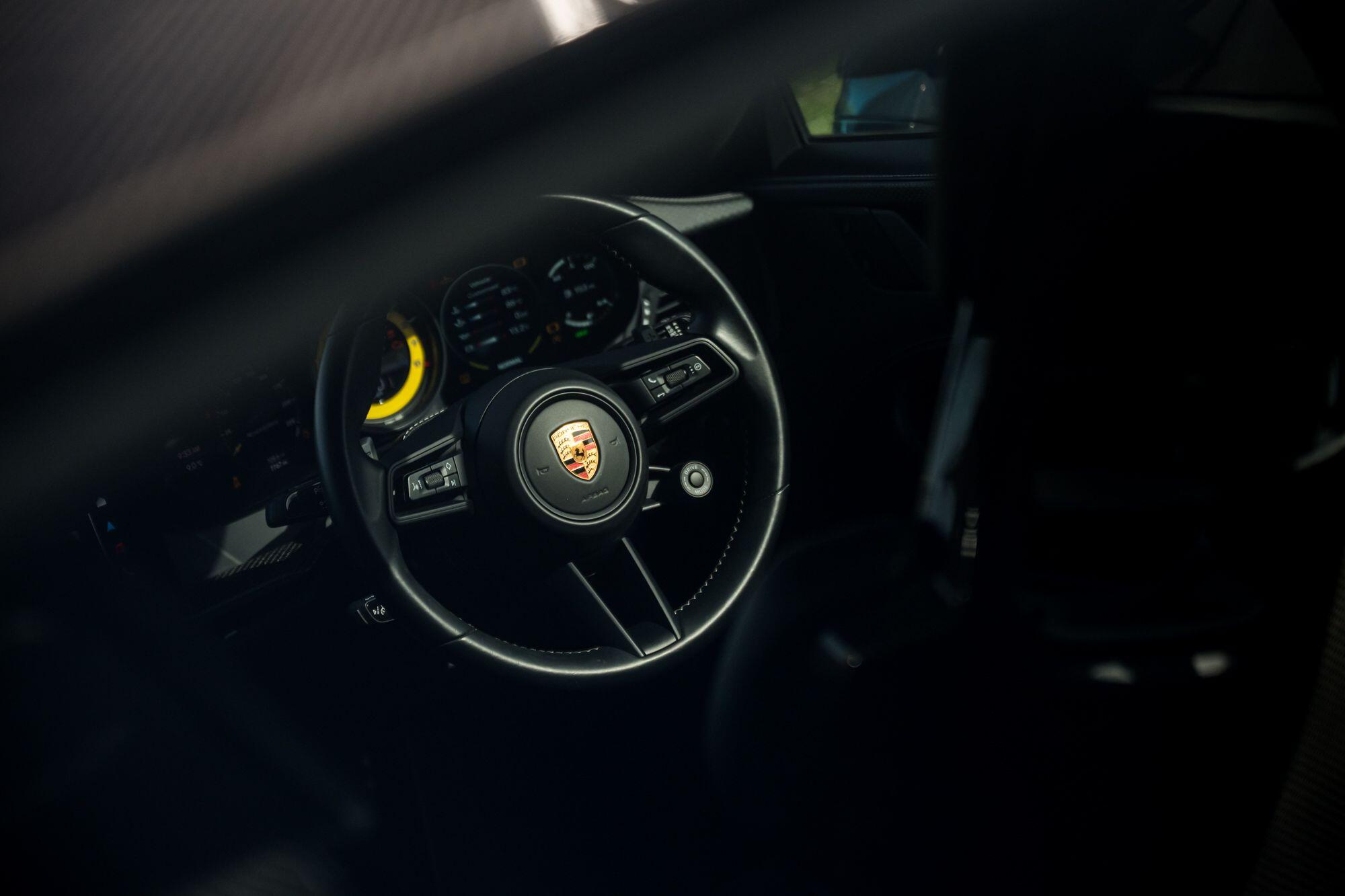 Porsche 911 view 39