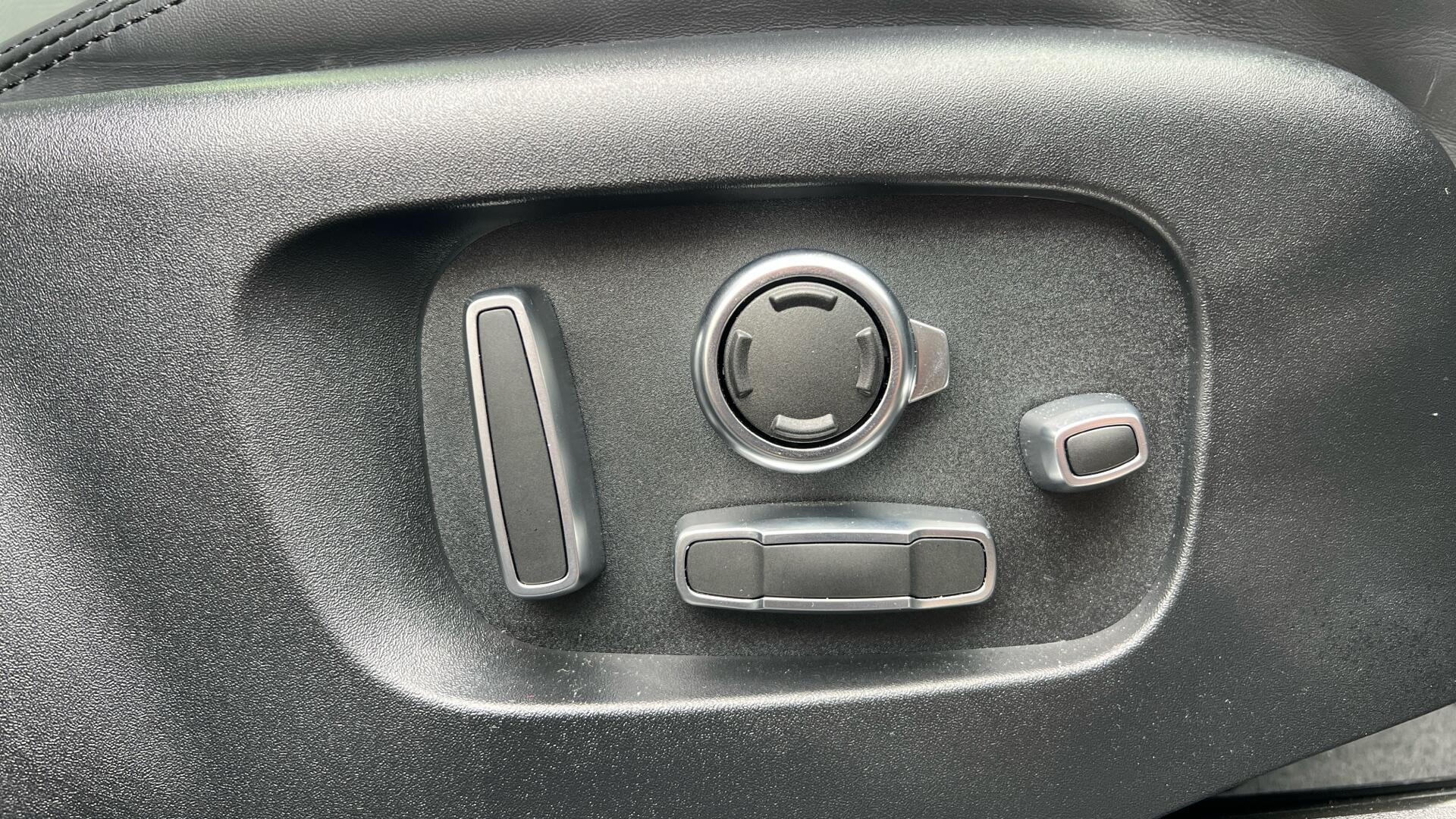 Land Rover Range Rover Velar view 26