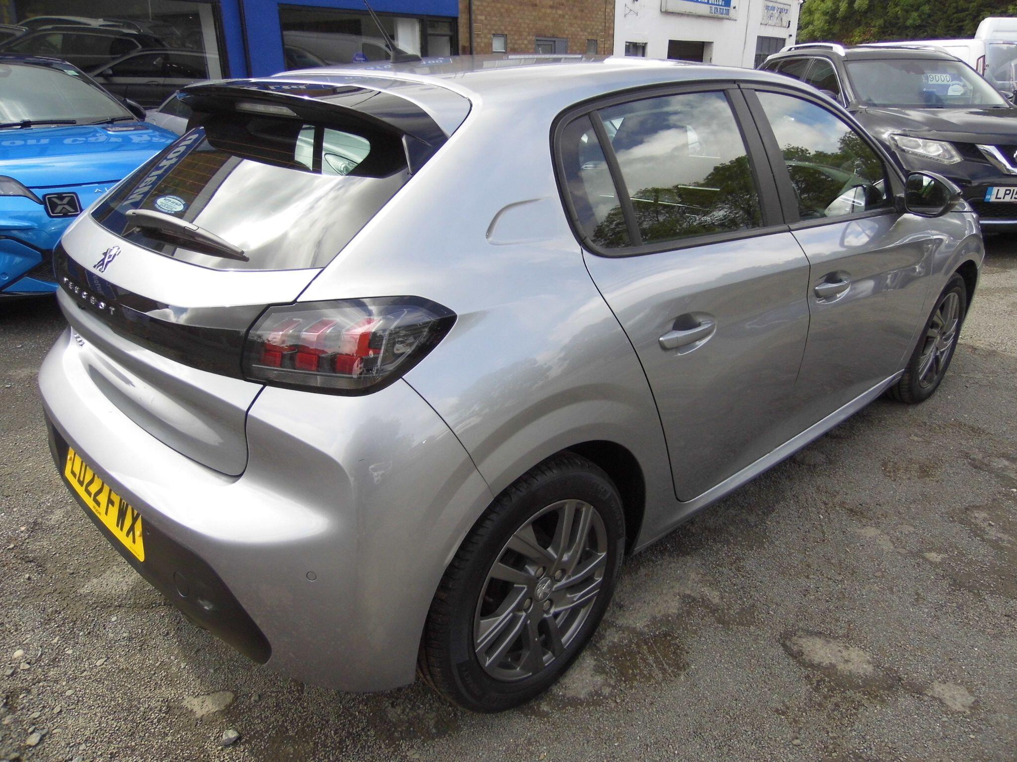 Peugeot 208 view 7