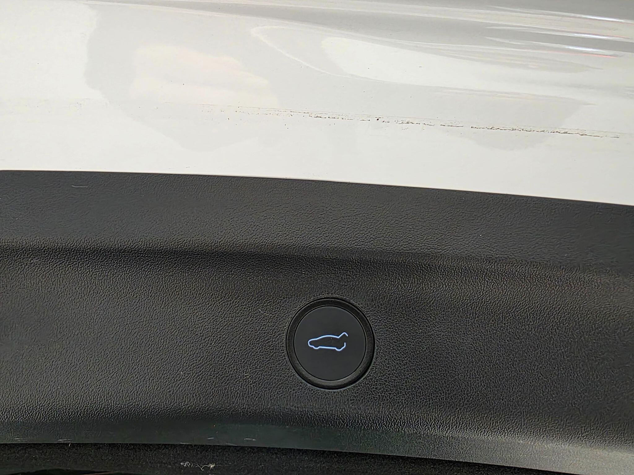Tesla Model Y view 32