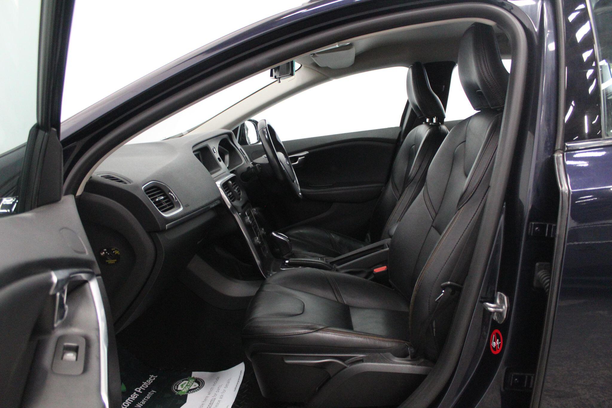 Volvo V40 Cross Country view 48