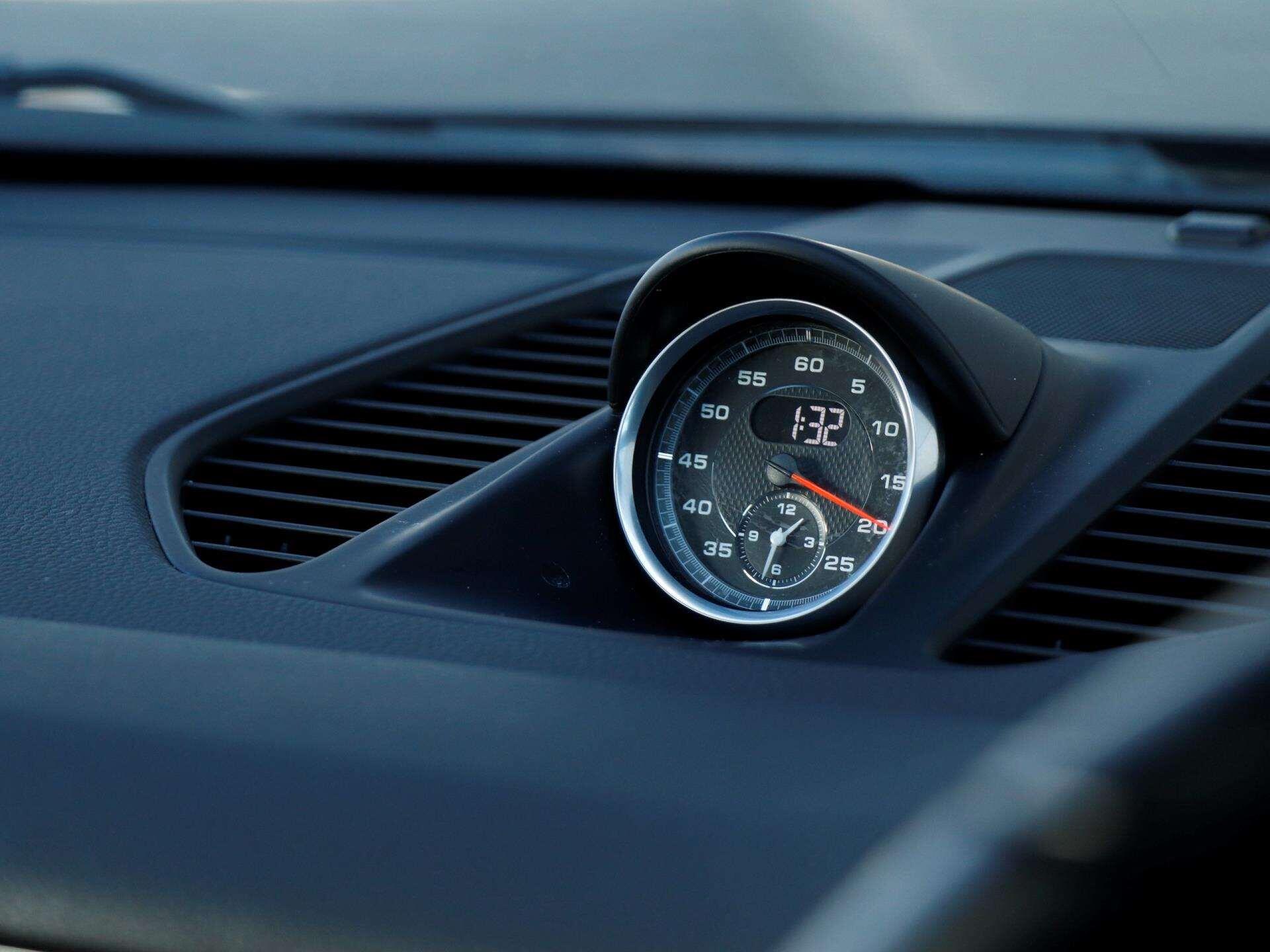 Porsche 911 view 13