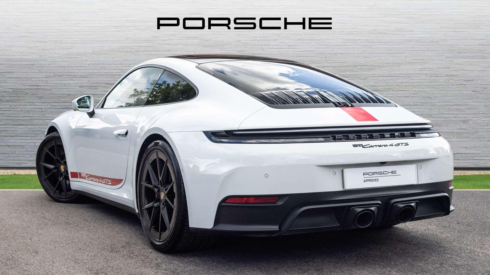 Porsche 911 view 4