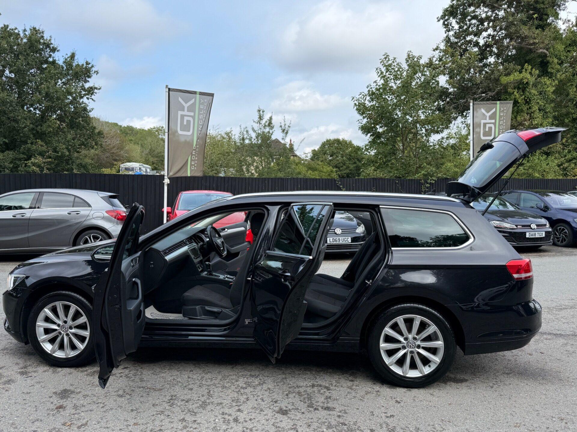 Volkswagen Passat view 22