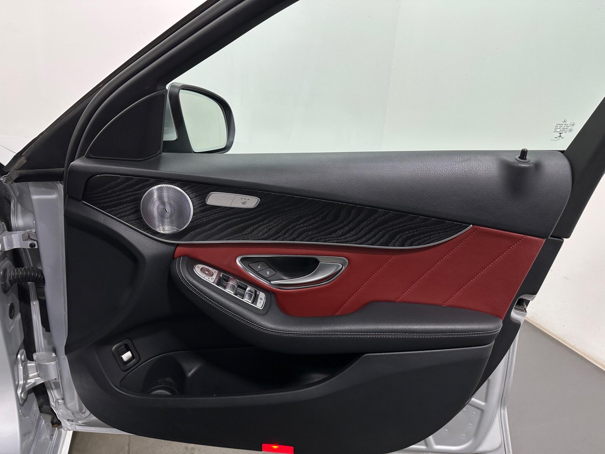 Mercedes-Benz C Class view 36