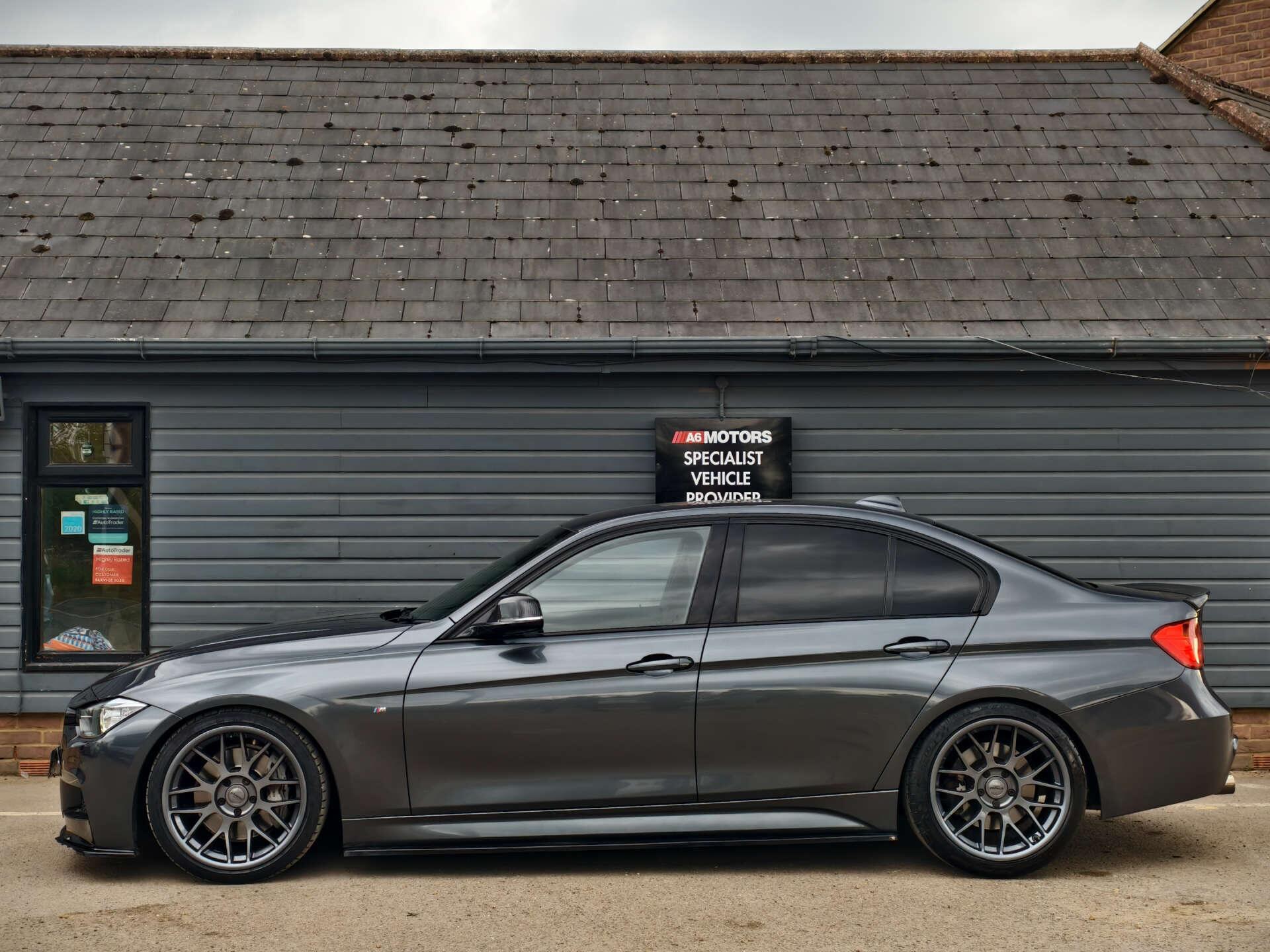 BMW 3 Series view 16