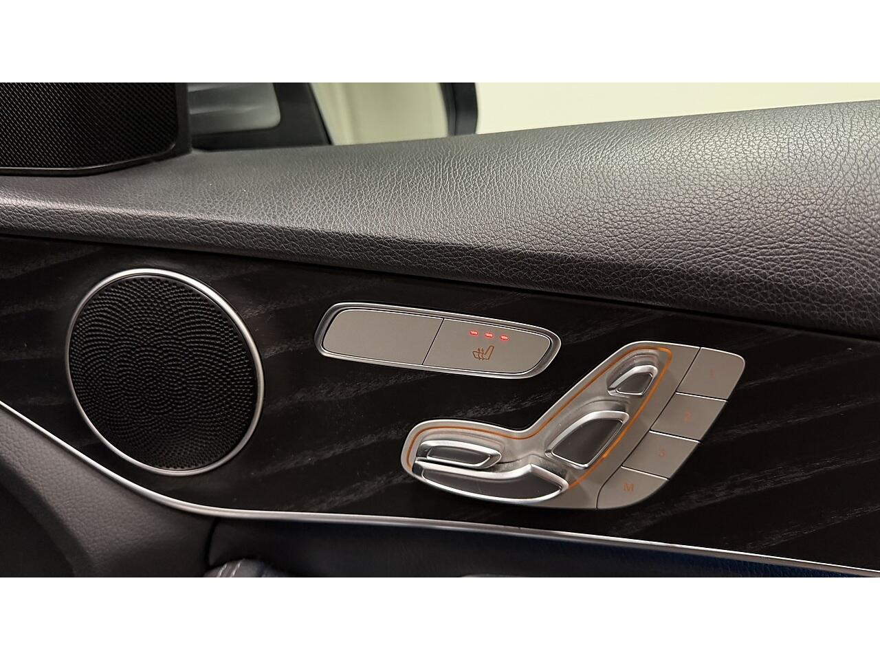 Mercedes-Benz C-Class view 23