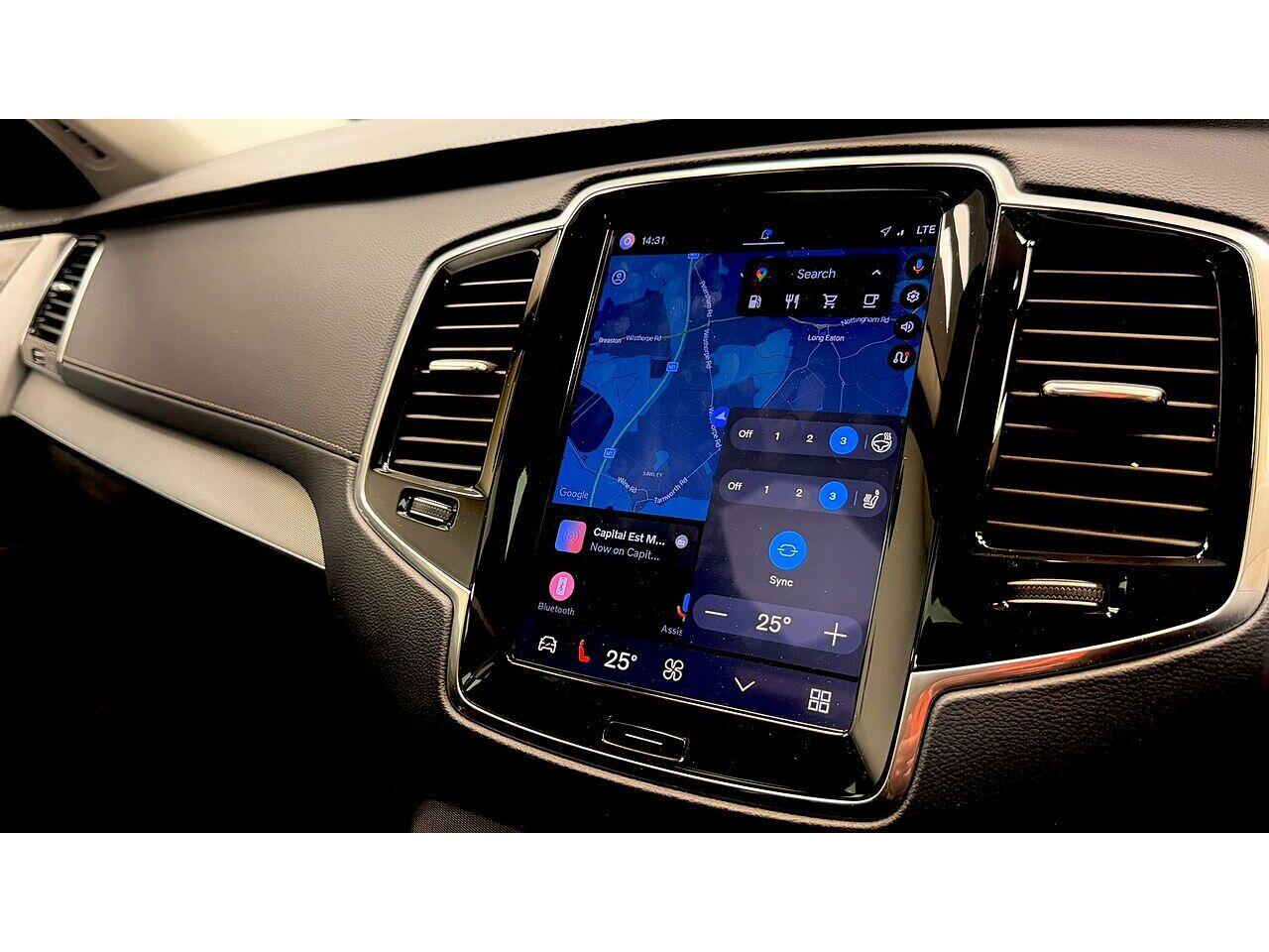 Volvo XC90 view 29
