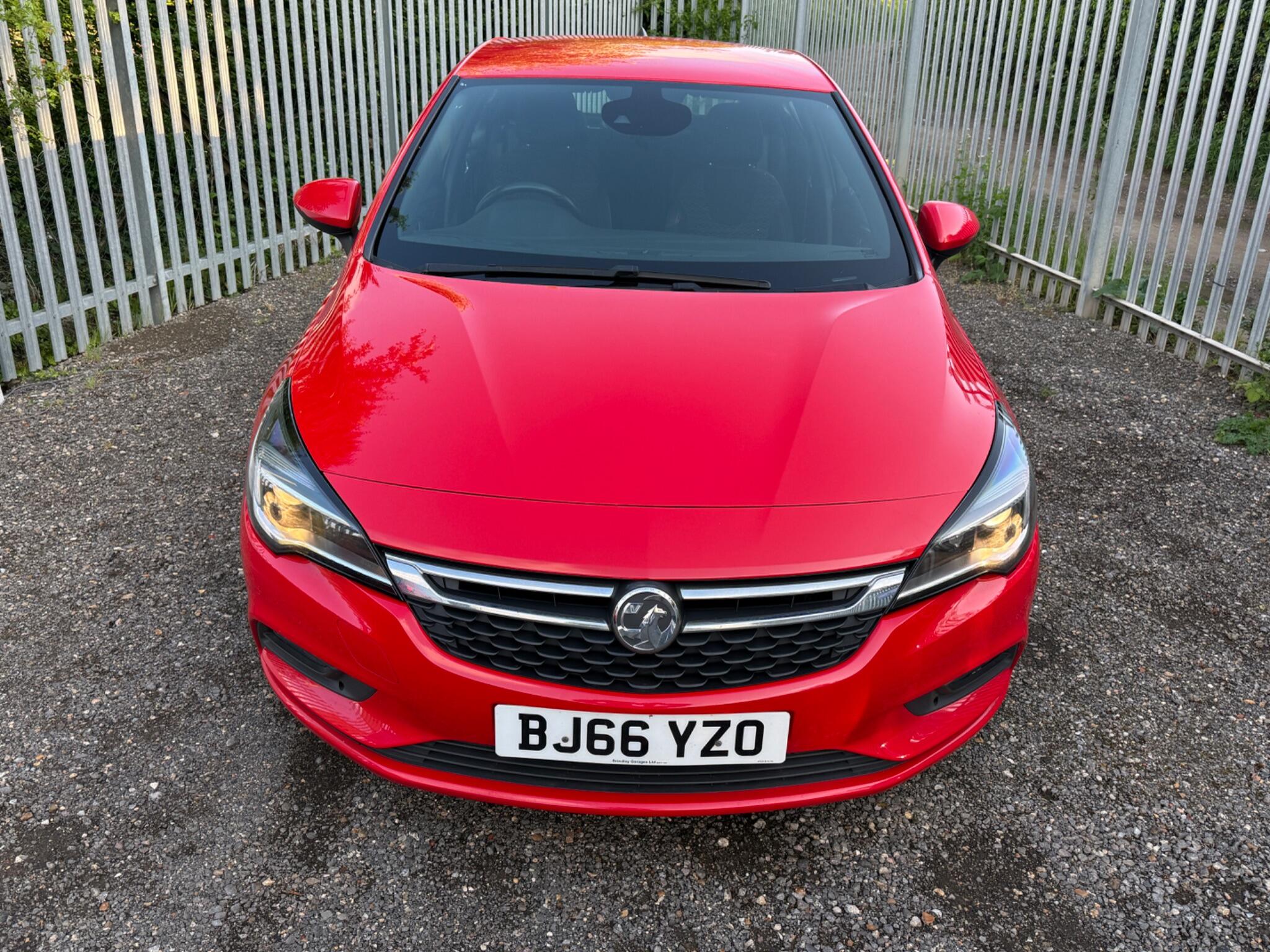 2017 Vauxhall Astra image 3