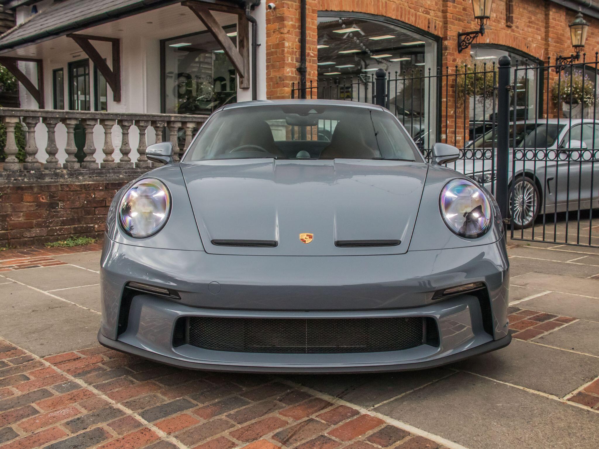 Porsche 911 view 6