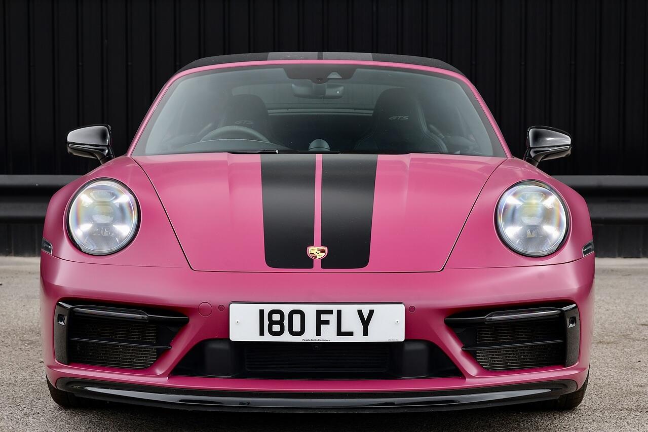 Porsche 911 view 4