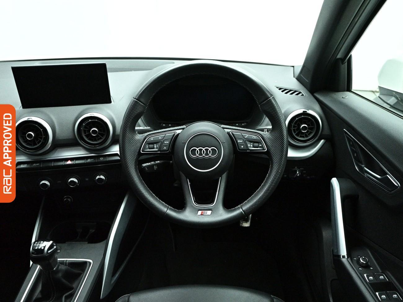 Audi Q2 view 9