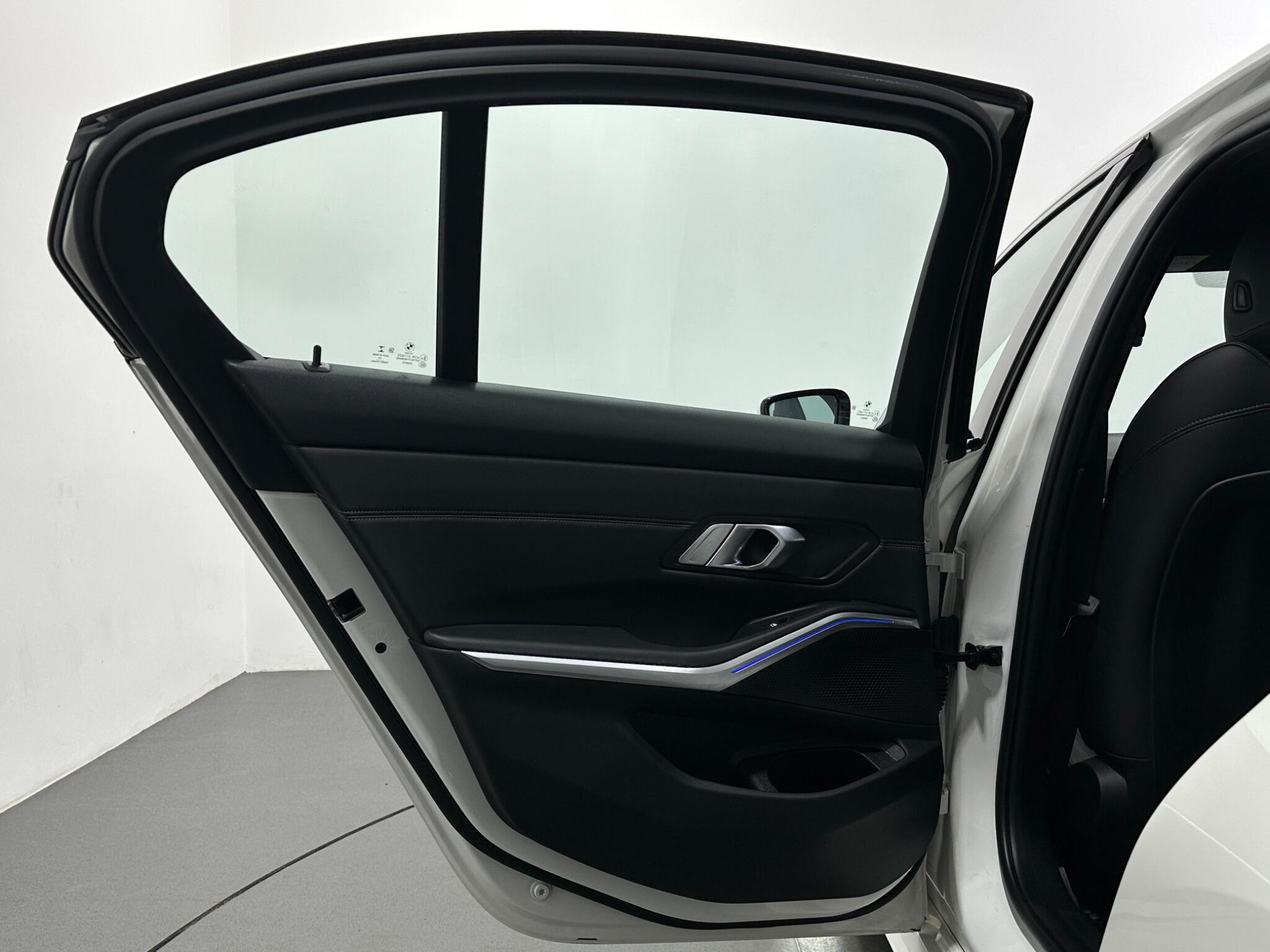 BMW 3 Series view 43