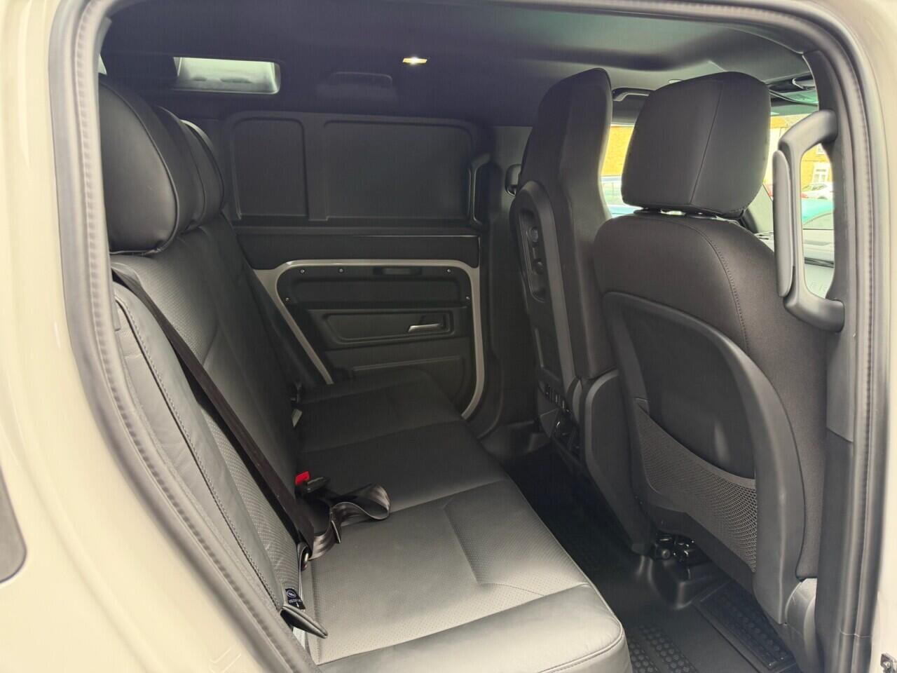 Land Rover Defender 110 view 18