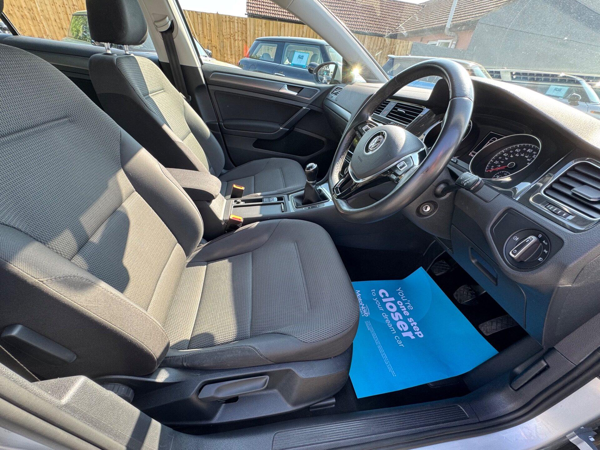 Volkswagen Golf view 54