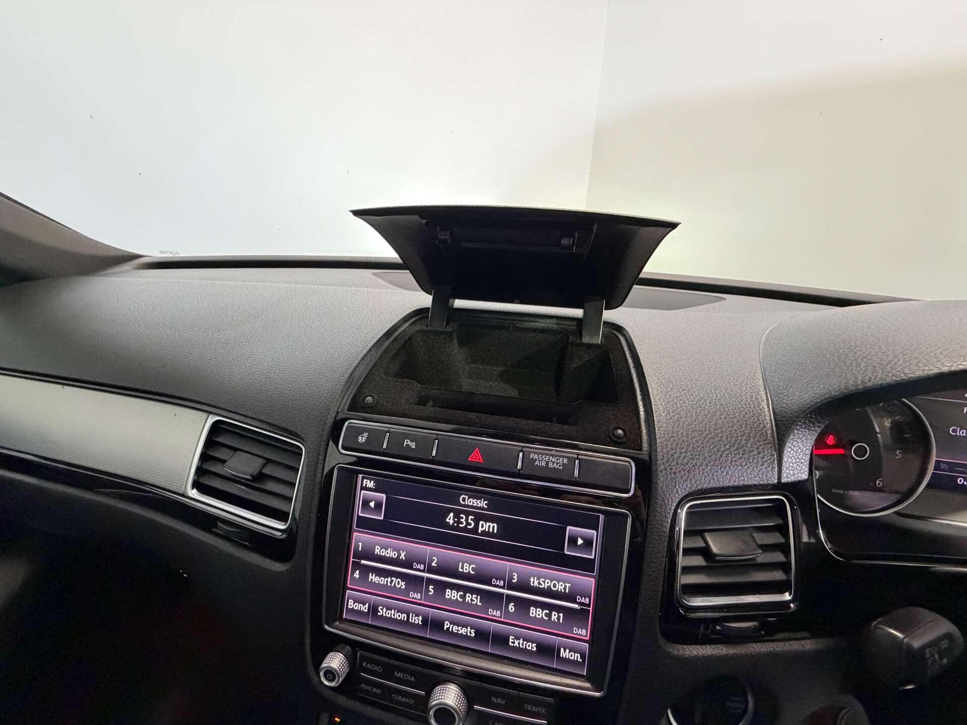 Volkswagen Touareg view 40