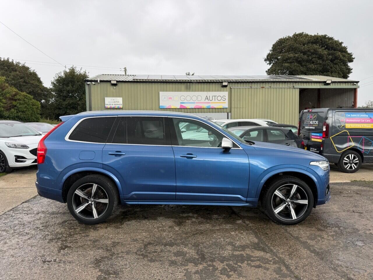 Volvo XC90 view 8