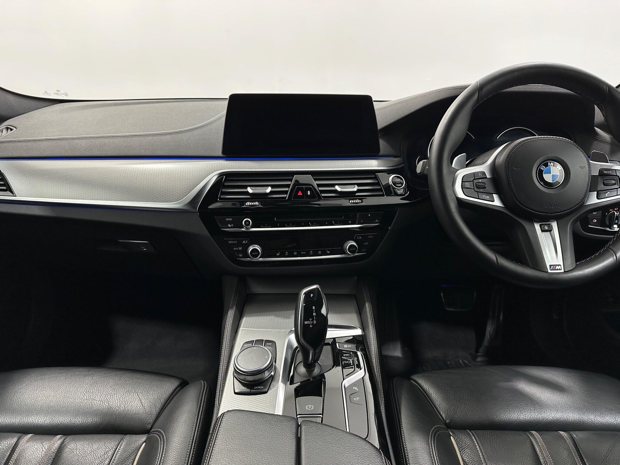 BMW 5 Series view 21
