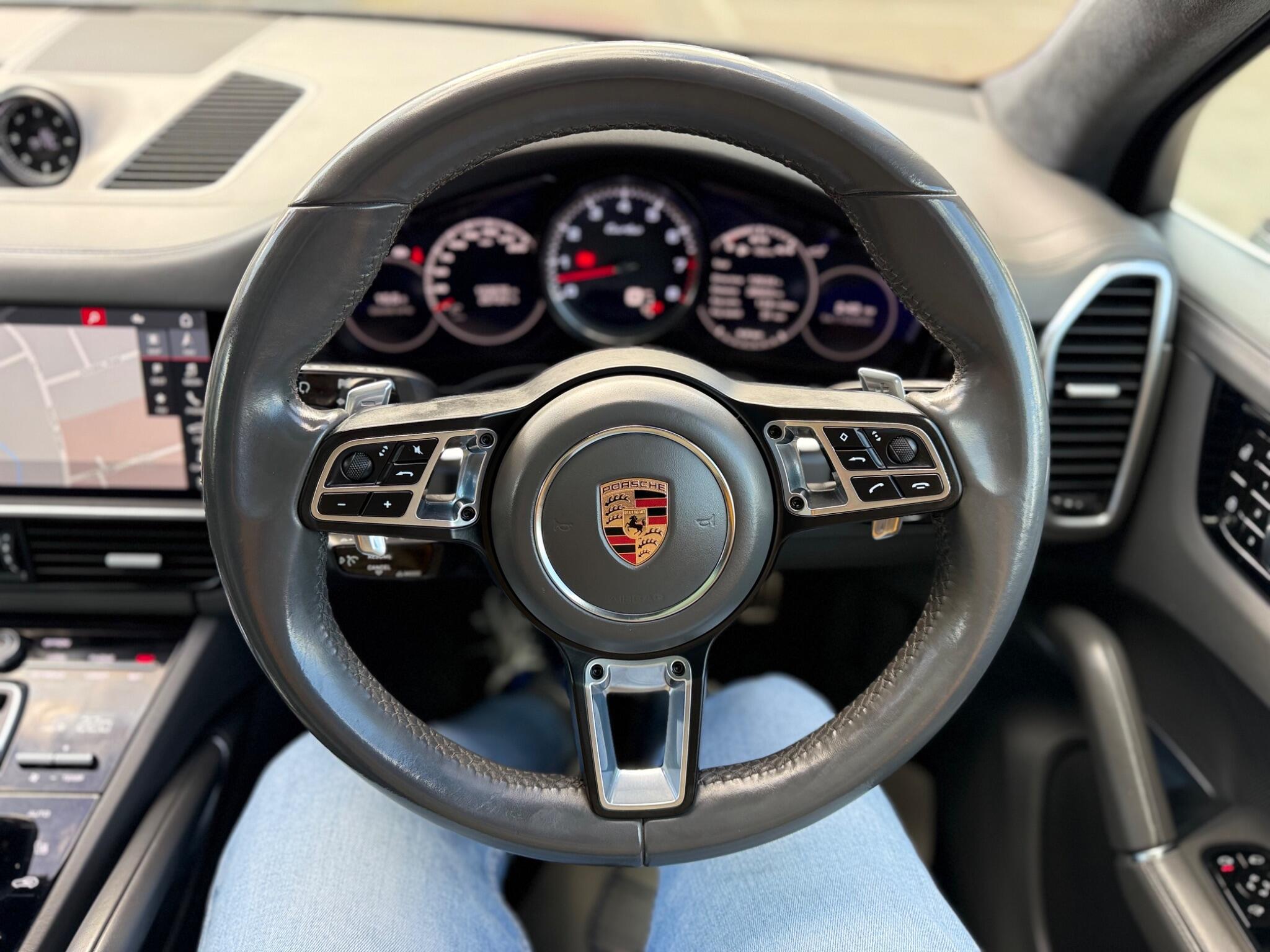 Porsche Cayenne view 31
