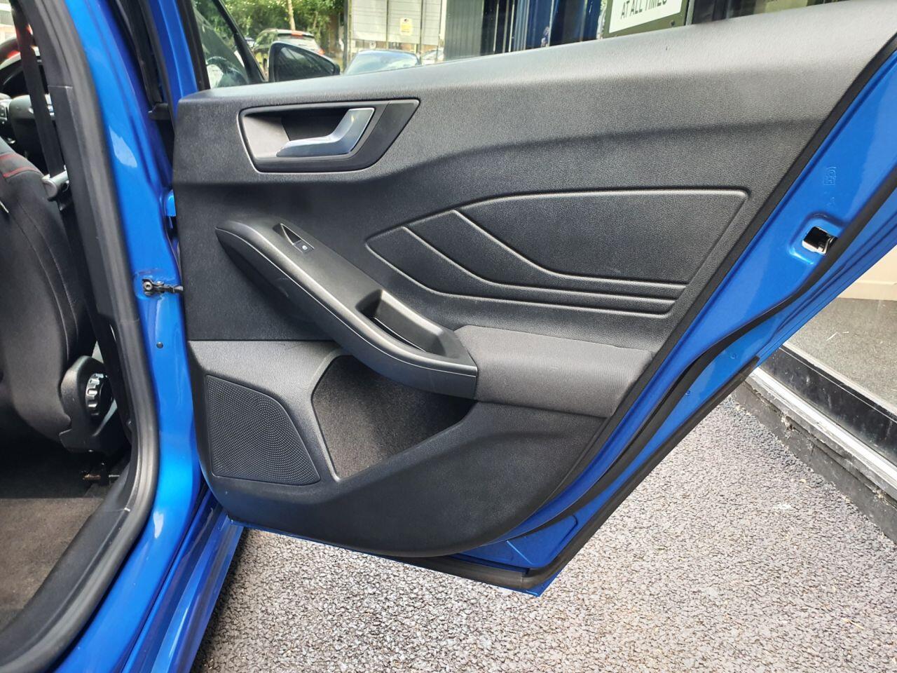 Ford Focus view 17