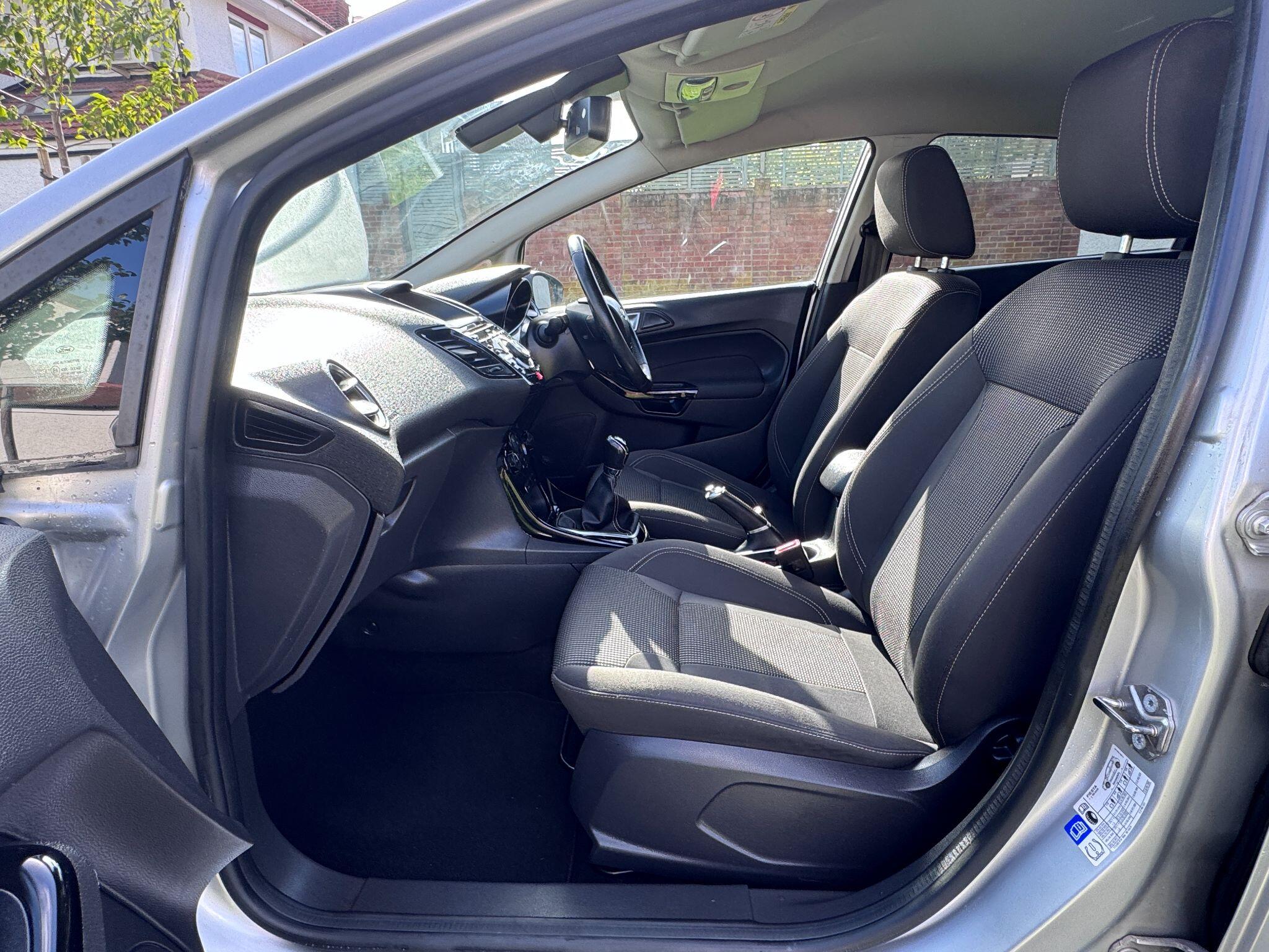 2017 Ford Fiesta image 34