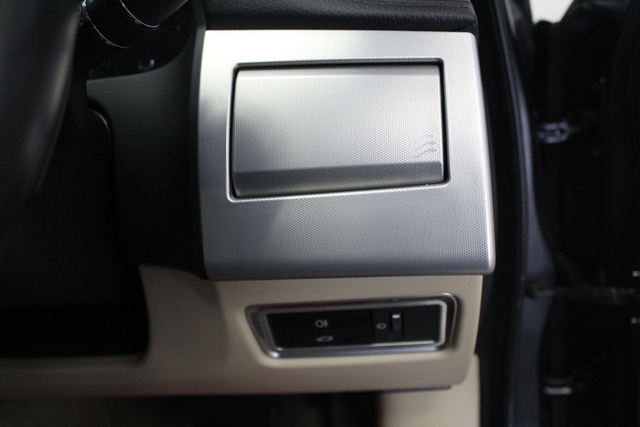 Jaguar XF view 48