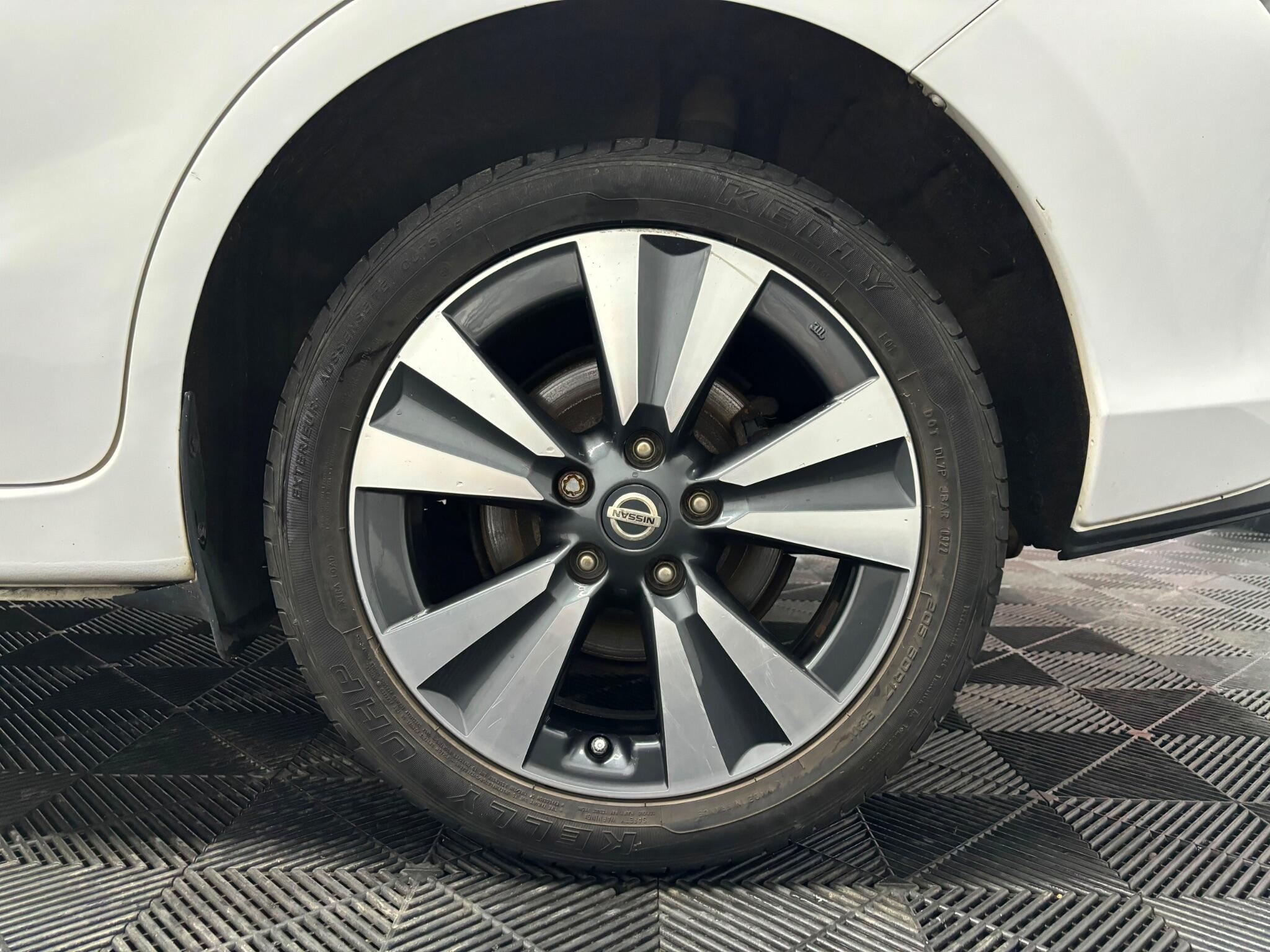 Nissan Pulsar view 26