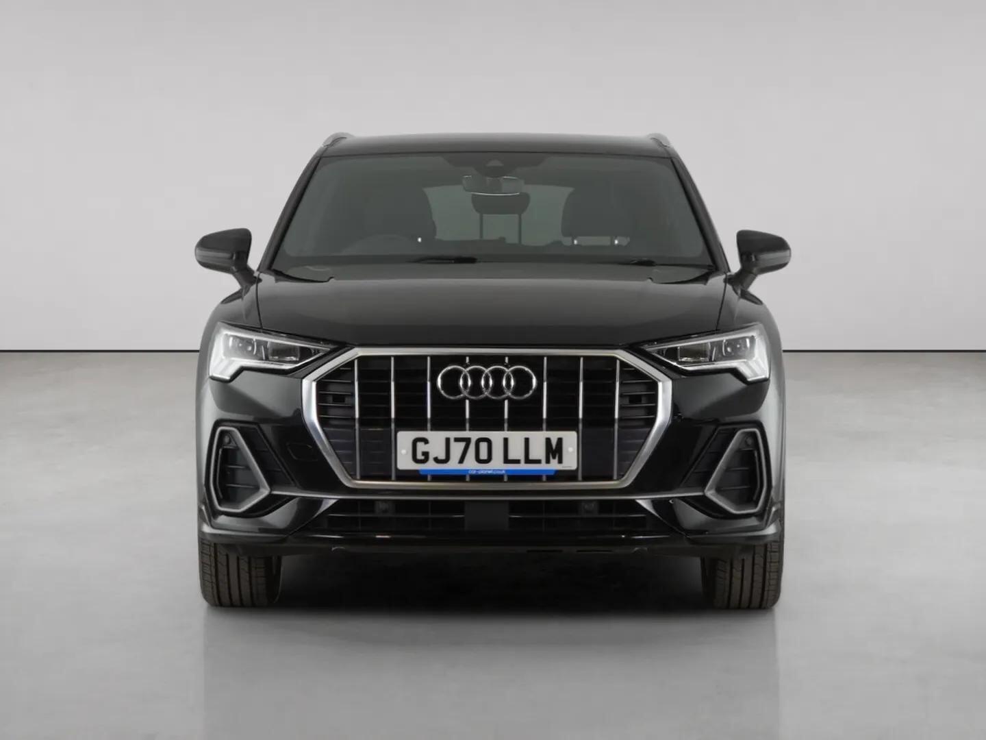 Audi Q3 view 5