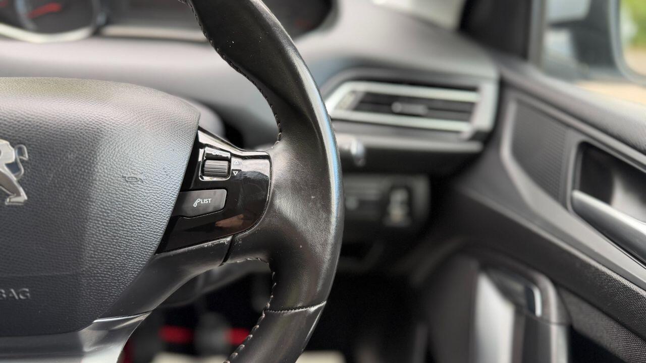Peugeot 308 view 18