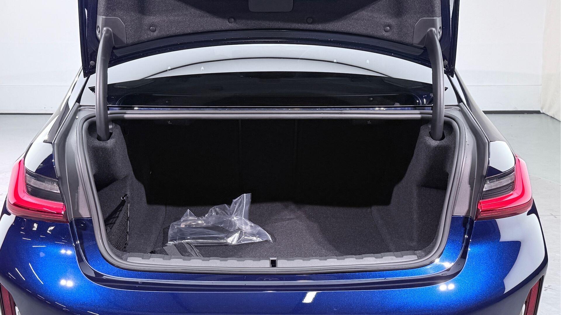 BMW 3 Series view 13