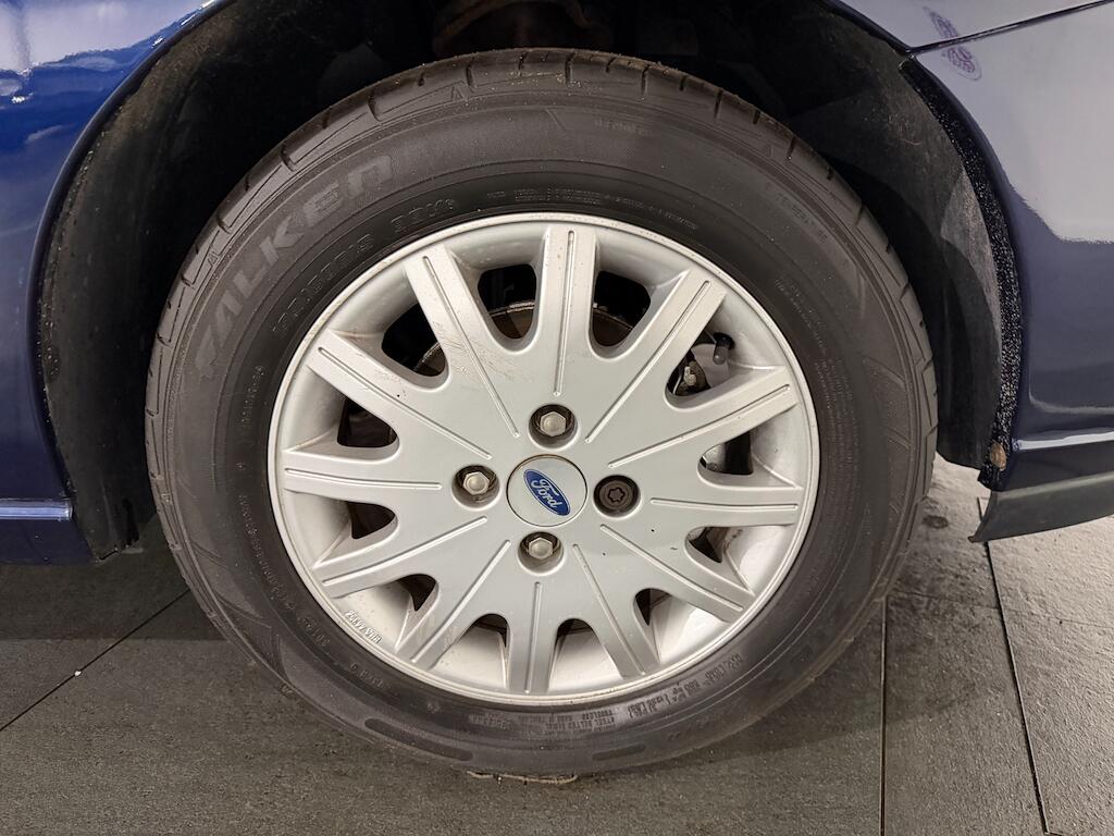 Ford Focus view 45
