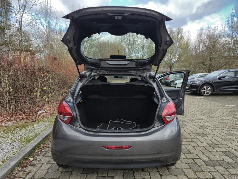2019 Peugeot 208 1.2 PureTech Signature Euro 6 (s/s) 5dr • 53,000 miles image 32