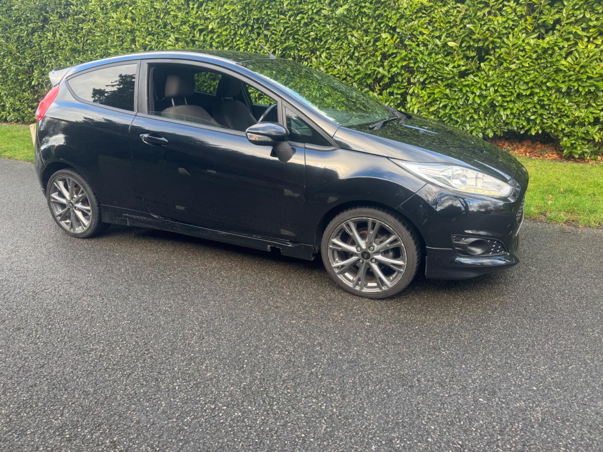 2016 Ford Fiesta image 28
