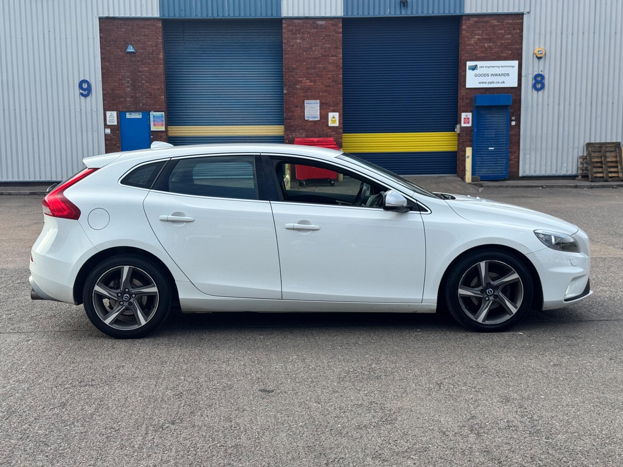 Volvo V40 view 15