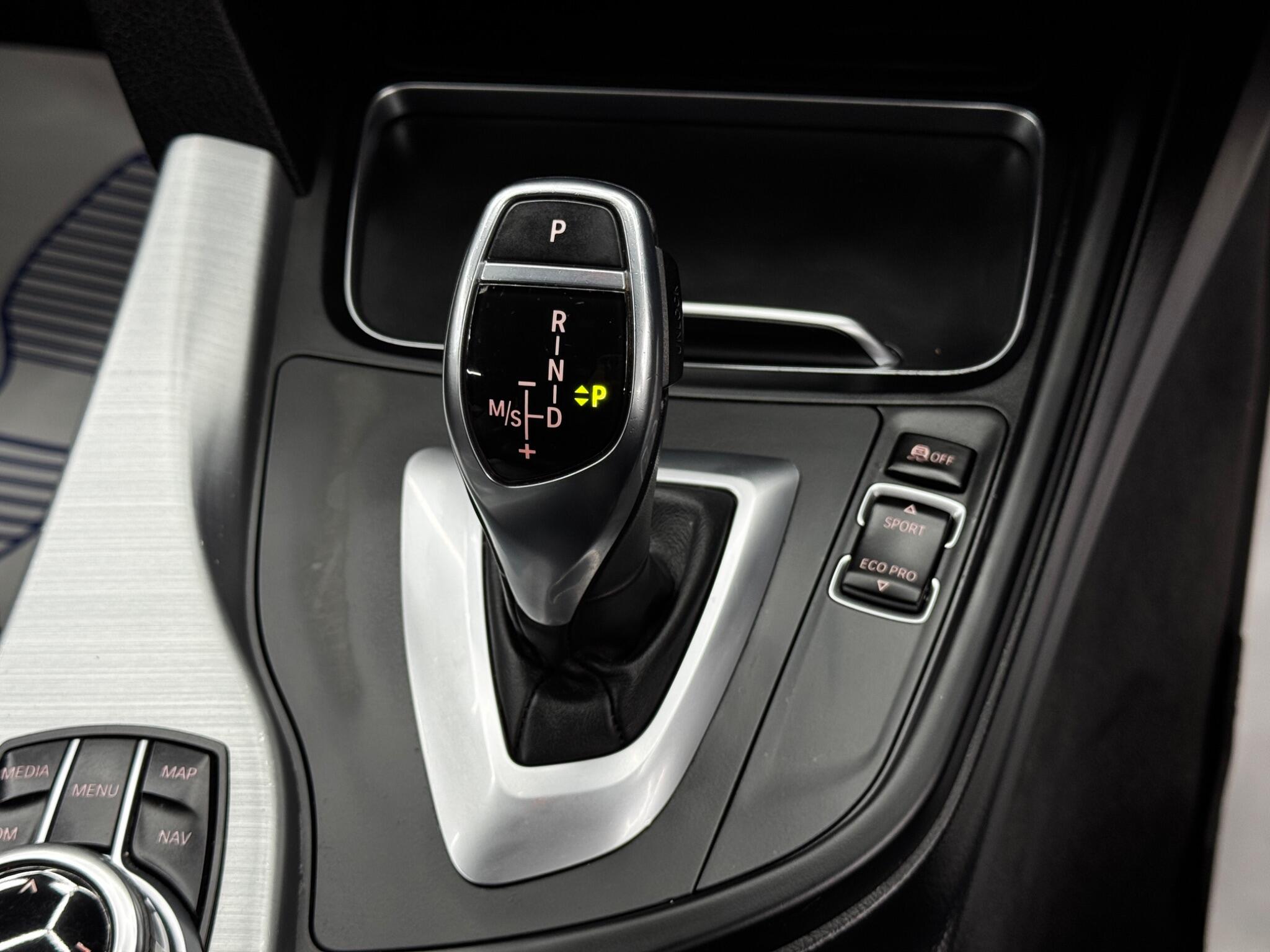 BMW 3 Series view 25
