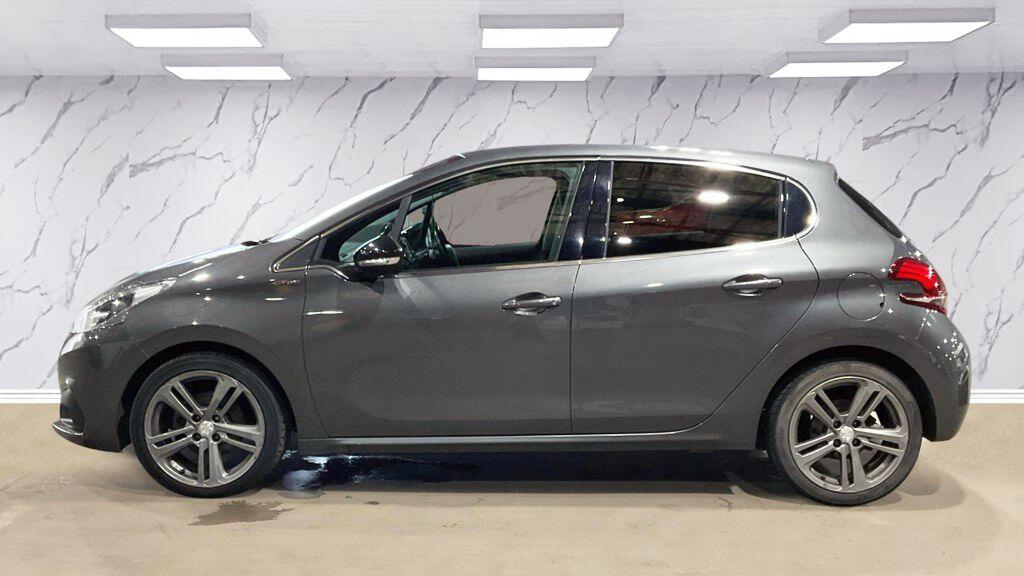 Peugeot 208 view 9