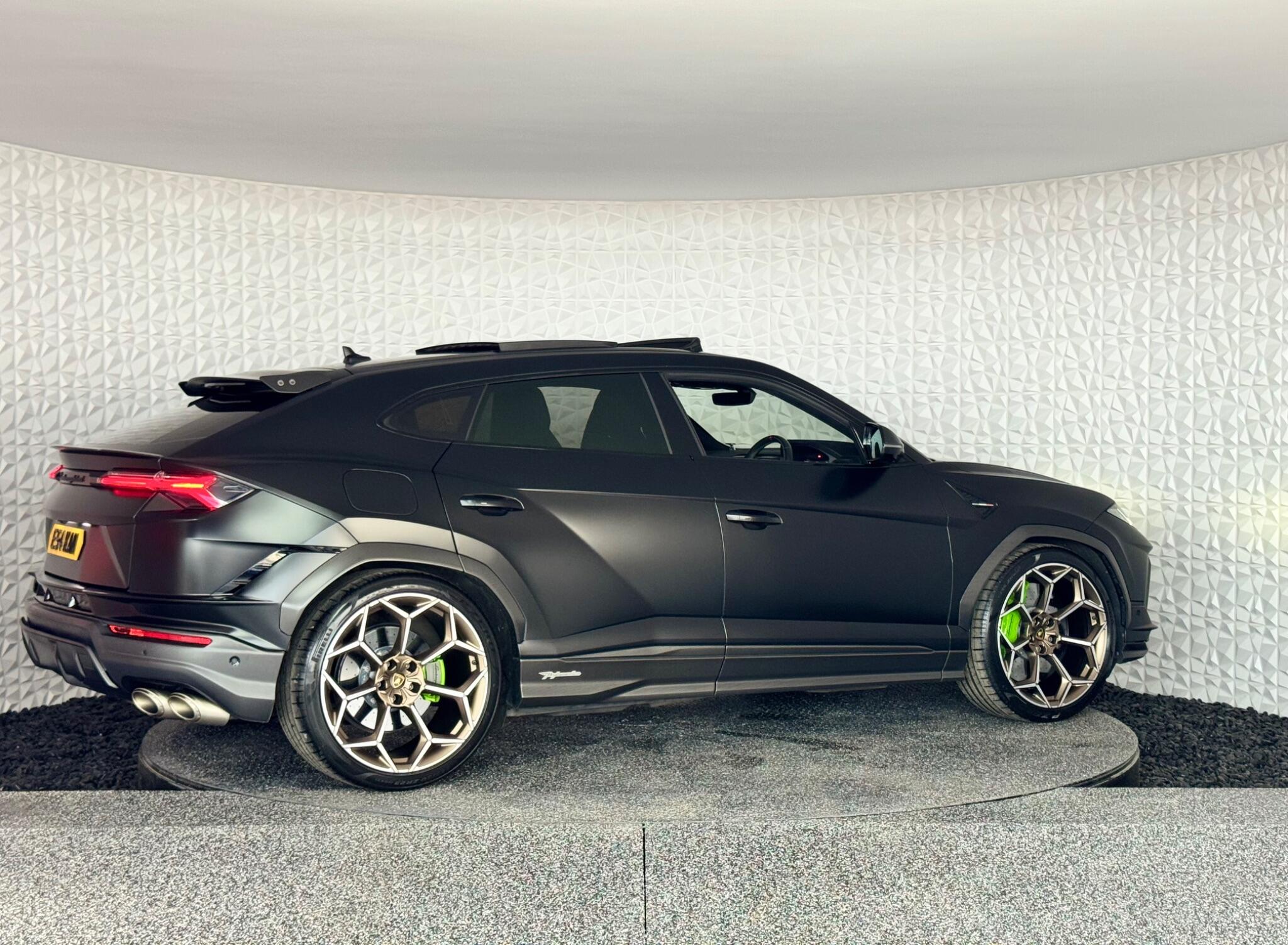Lamborghini Urus view 12