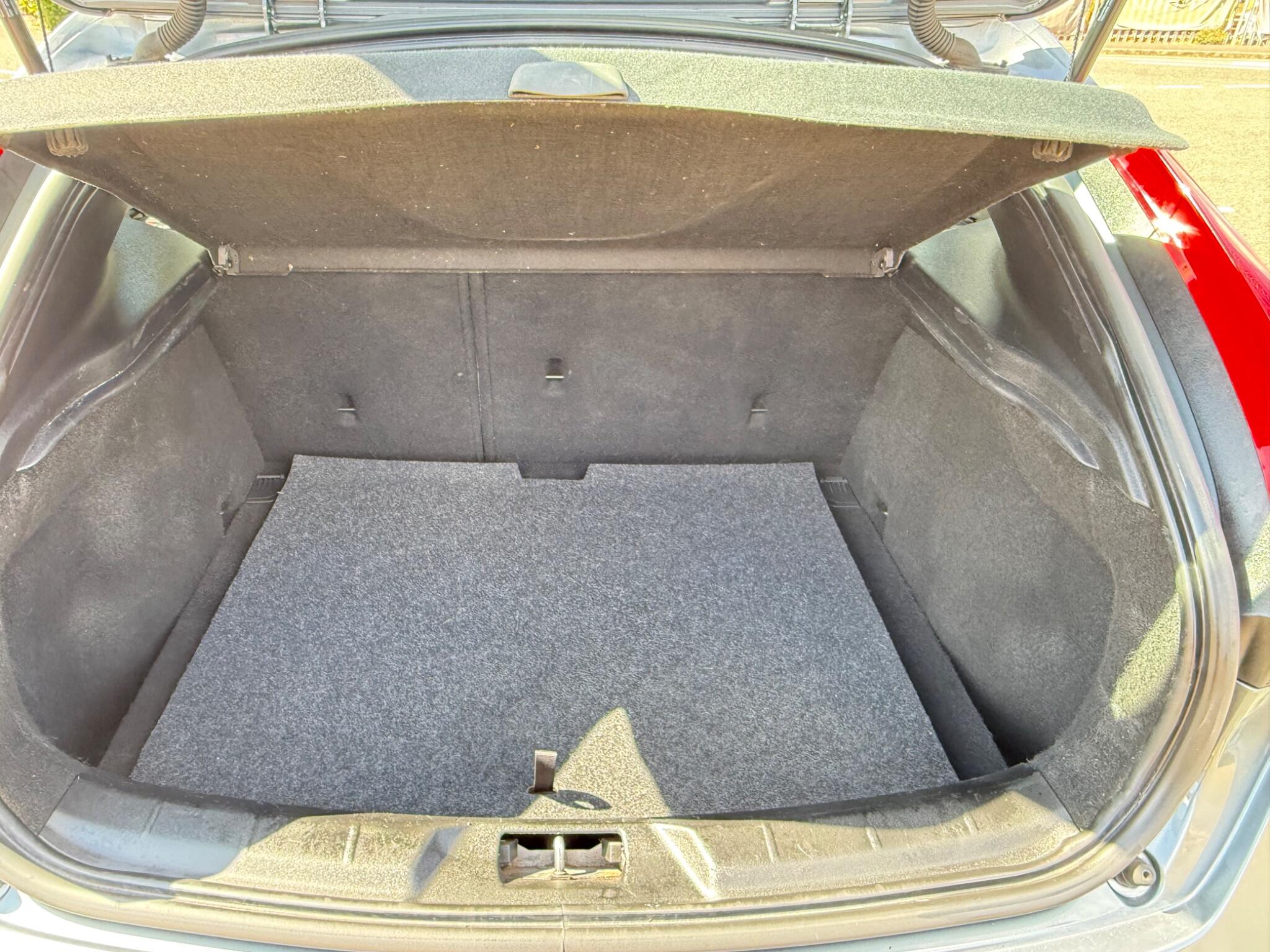 Volvo V40 view 19