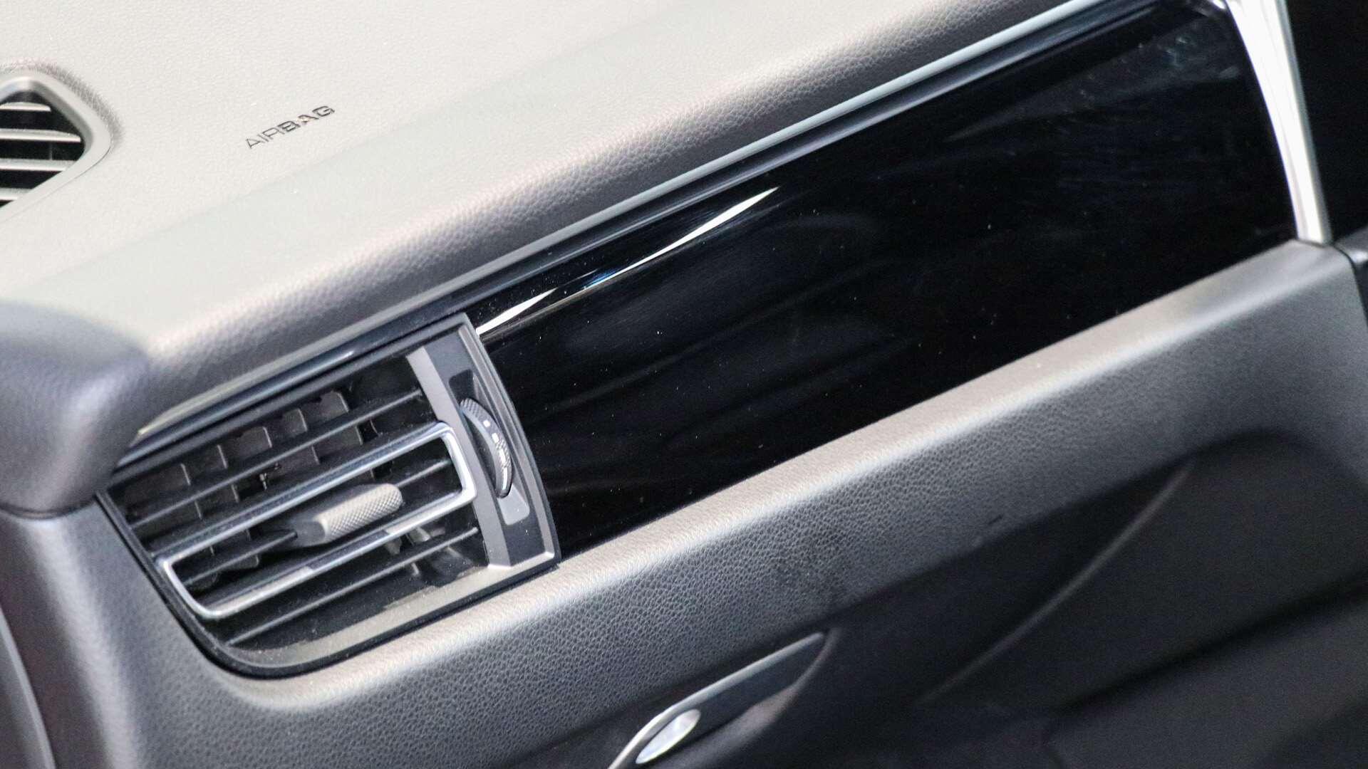 Porsche Macan view 26