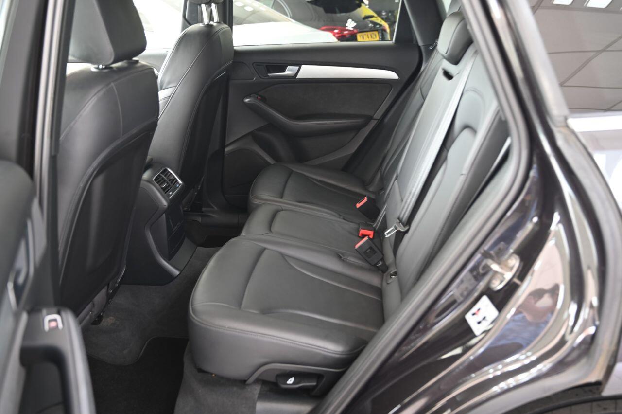 Audi Q5 view 14