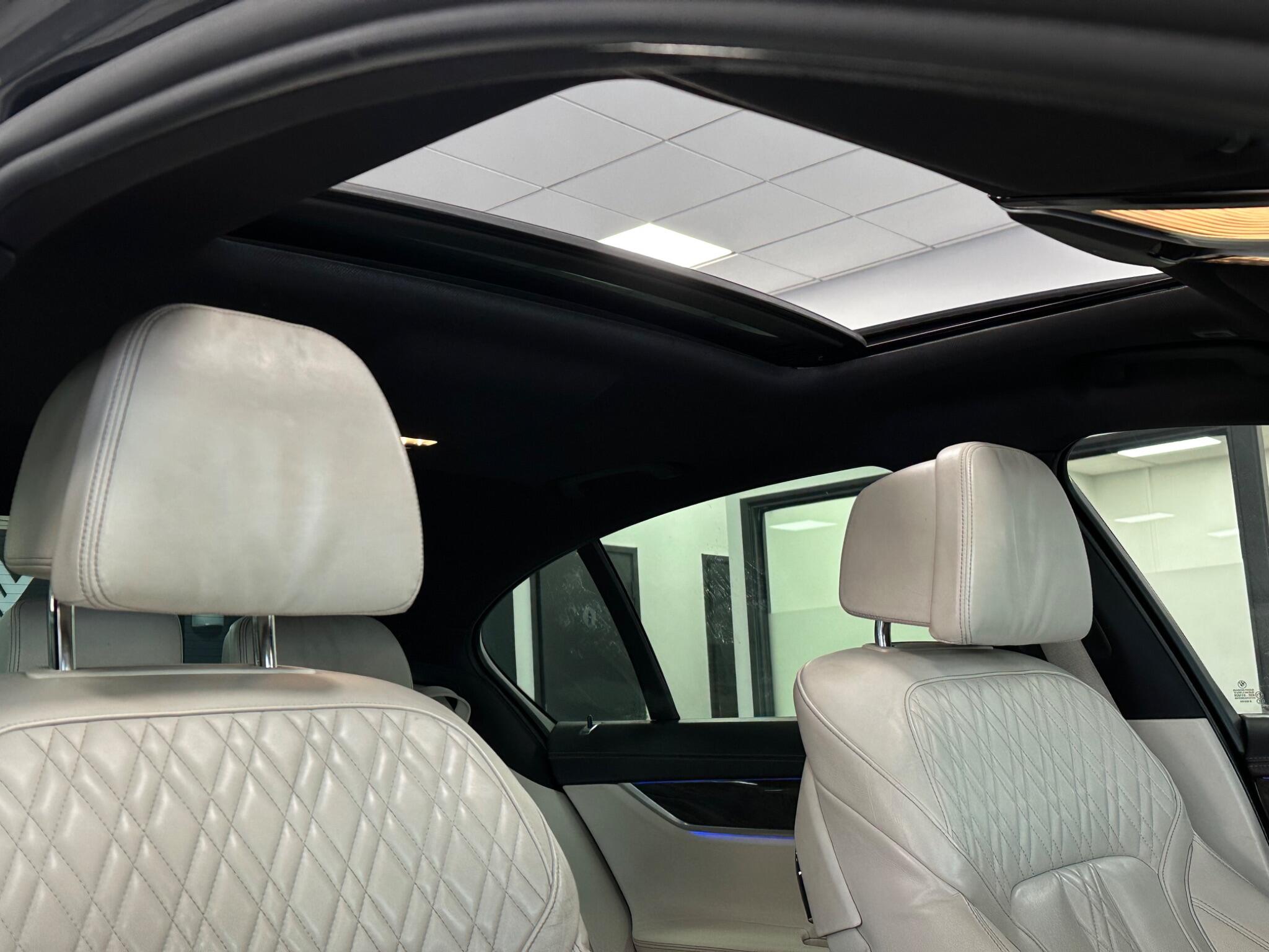 BMW 7 Series view 22