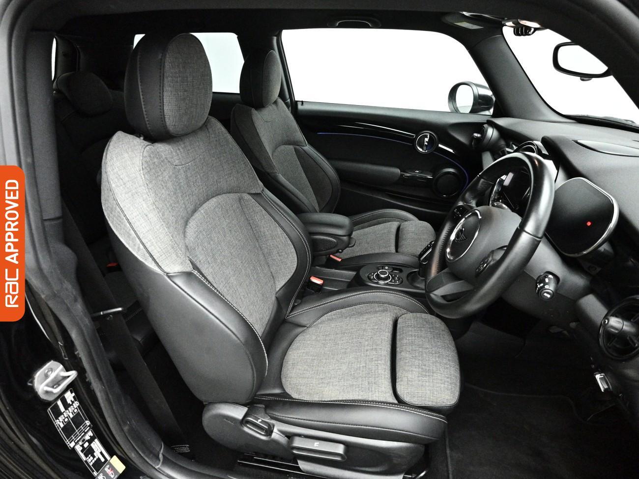 Mini Hatch view 13