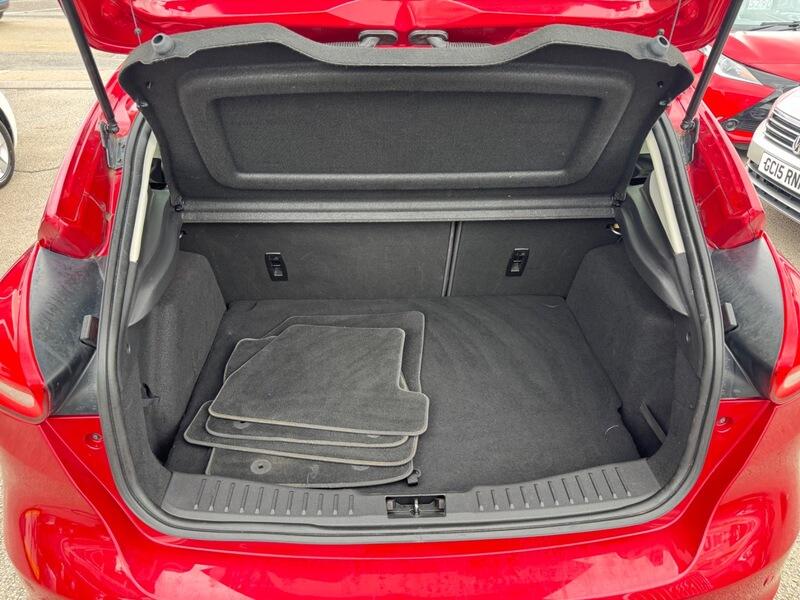 Ford Focus view 14