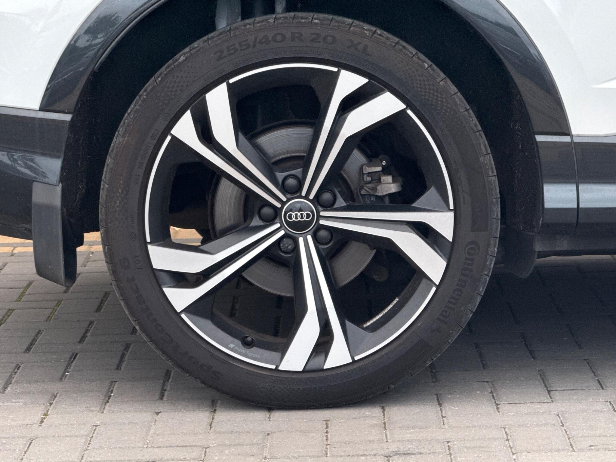 Audi Q3 view 11