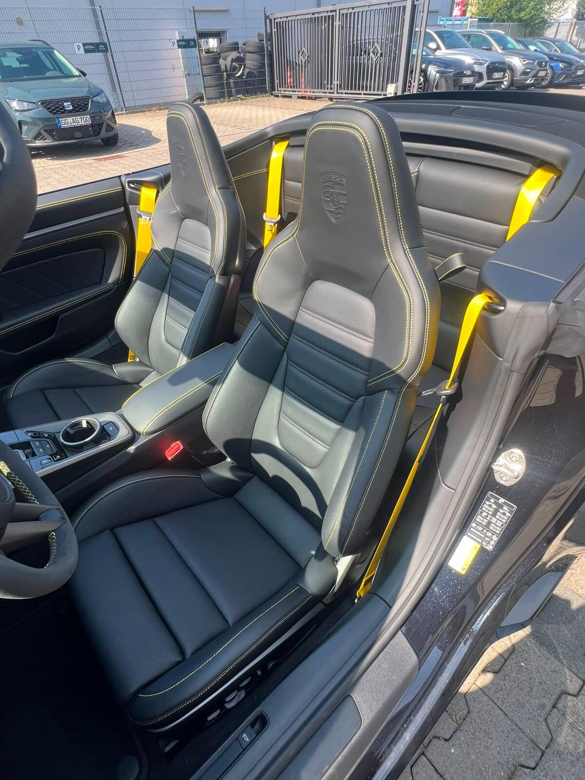 Porsche 911 view 13
