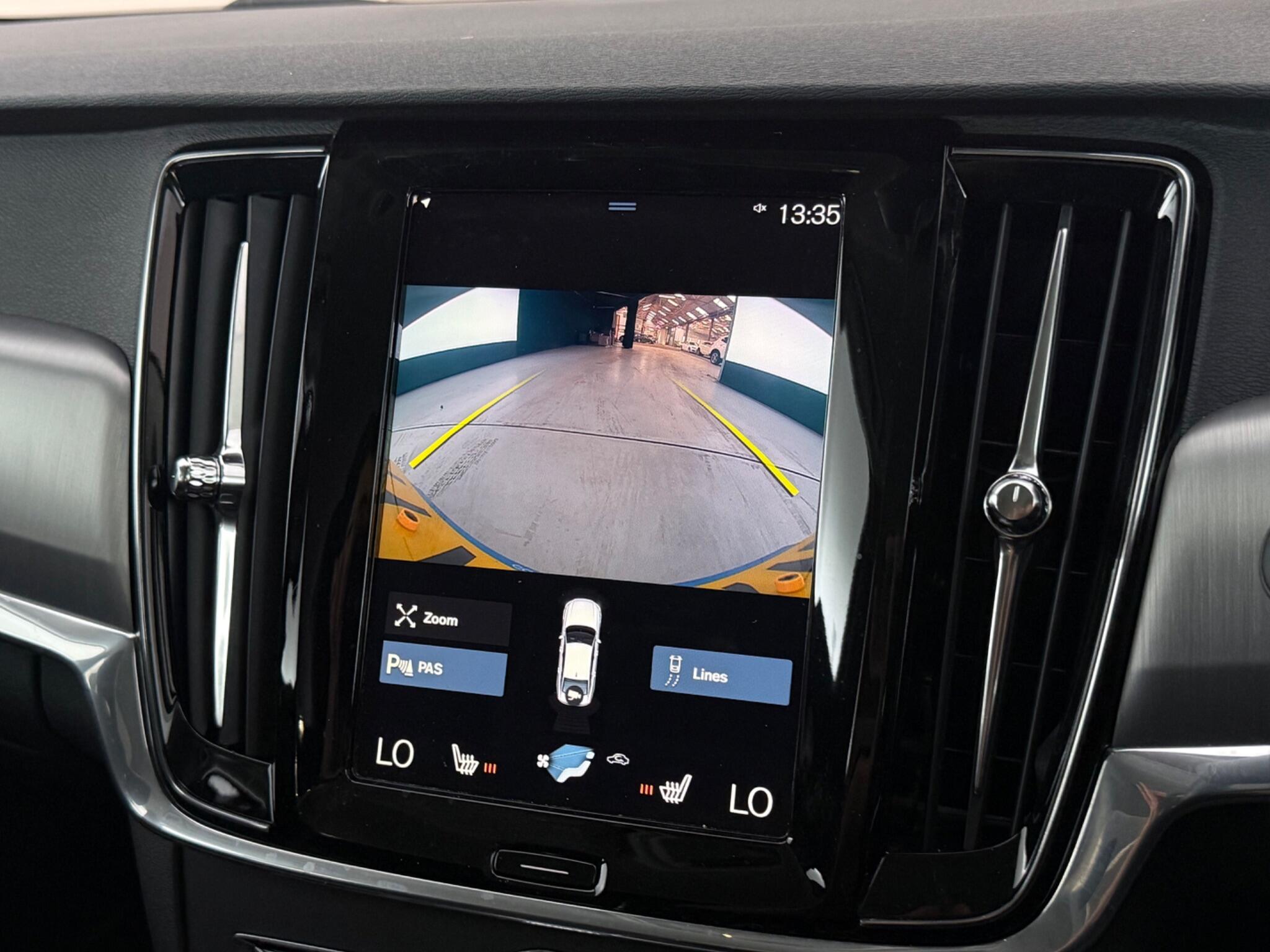Volvo S90 view 28