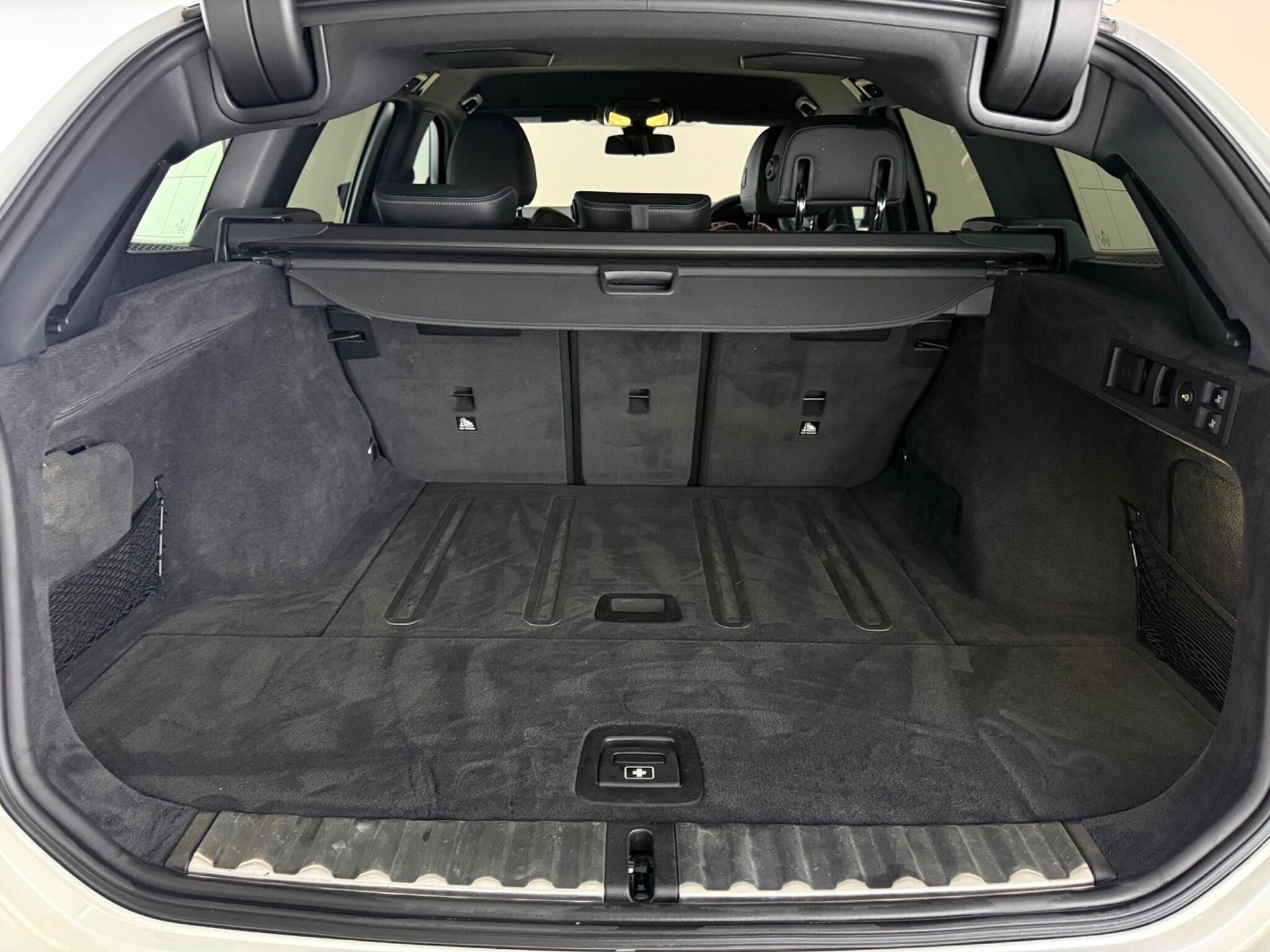 BMW 3 Series view 10