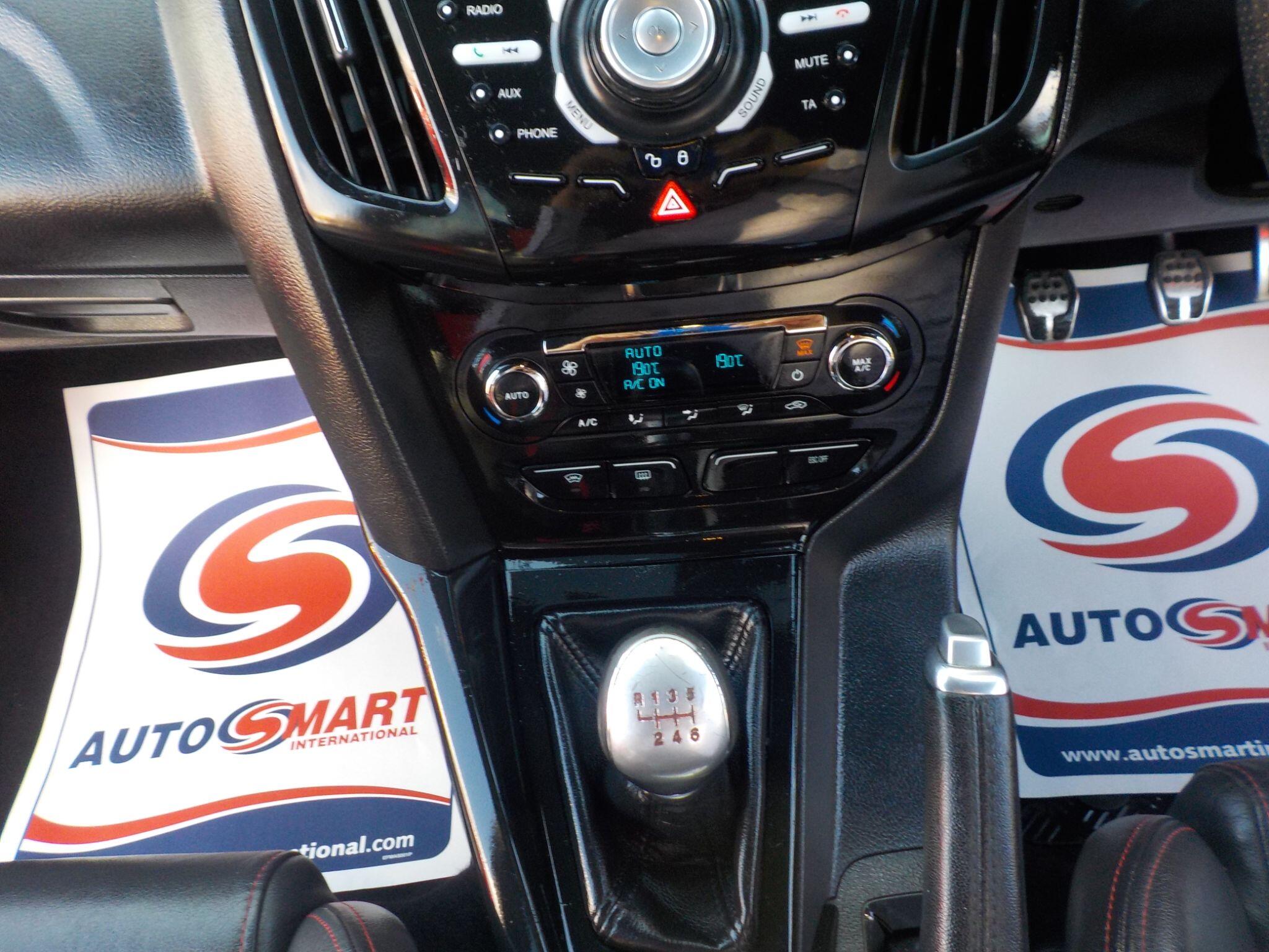 Ford Focus 2.0T EcoBoost ST-2 Euro 5 (s/s) 5dr